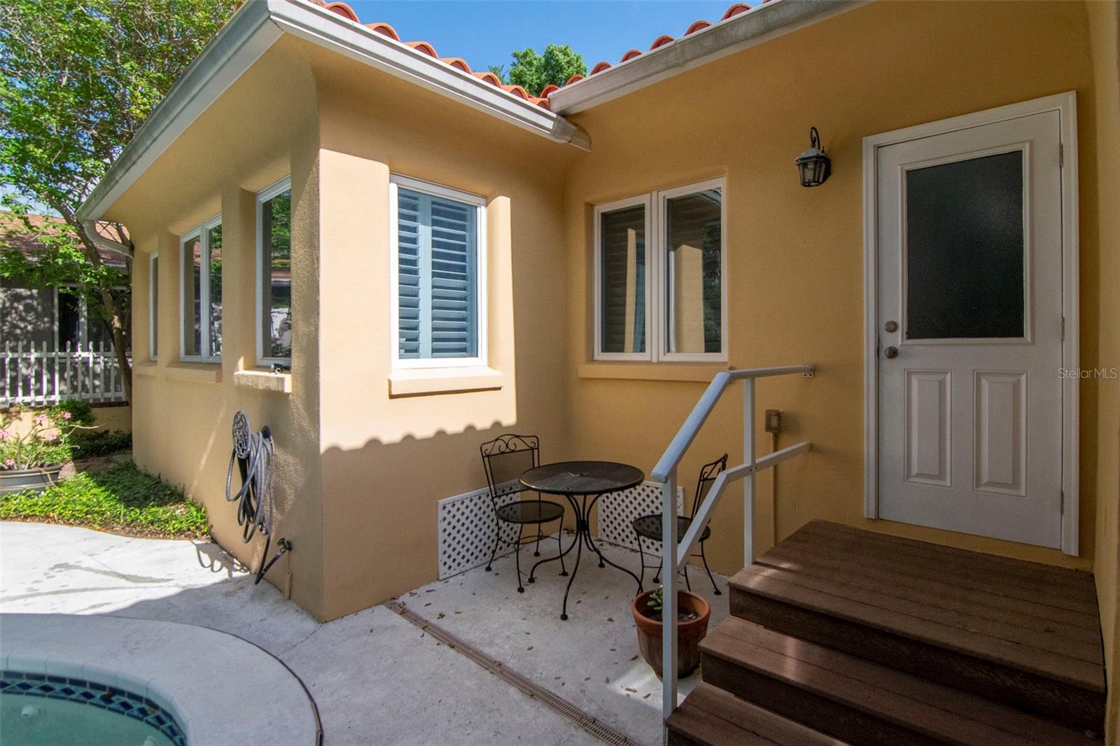 Image 43 of 58 For 135 25th Avenue Ne