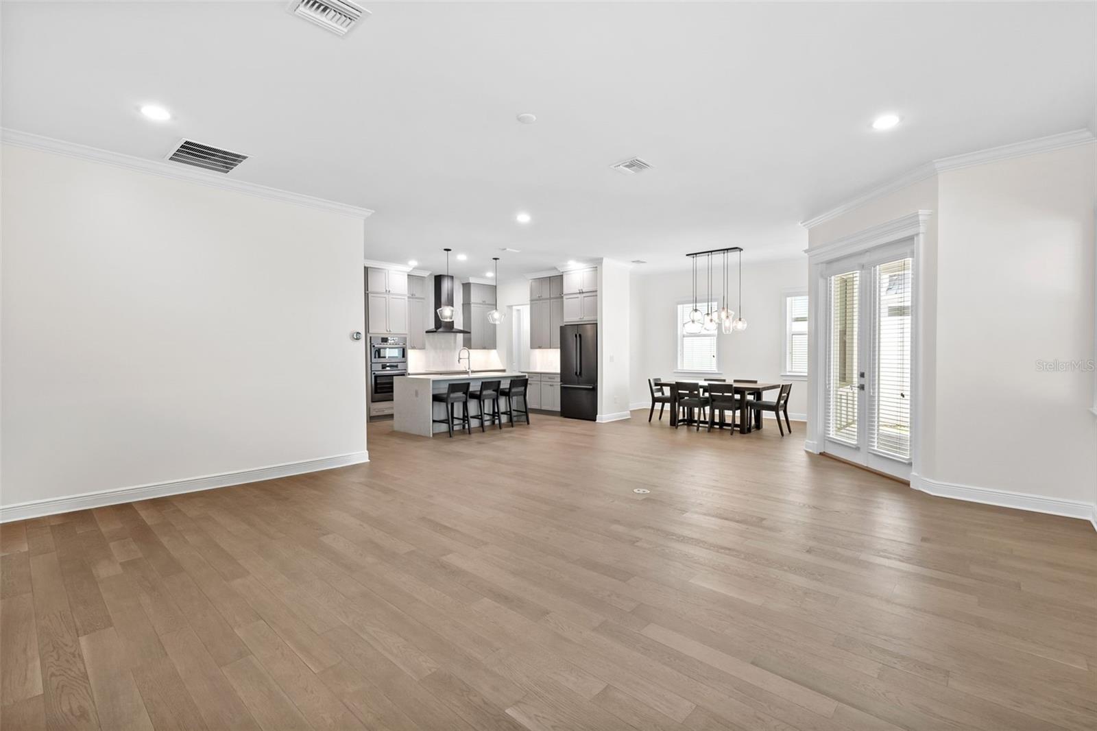 Listing photo id 8 for 2905 San Carlos Street