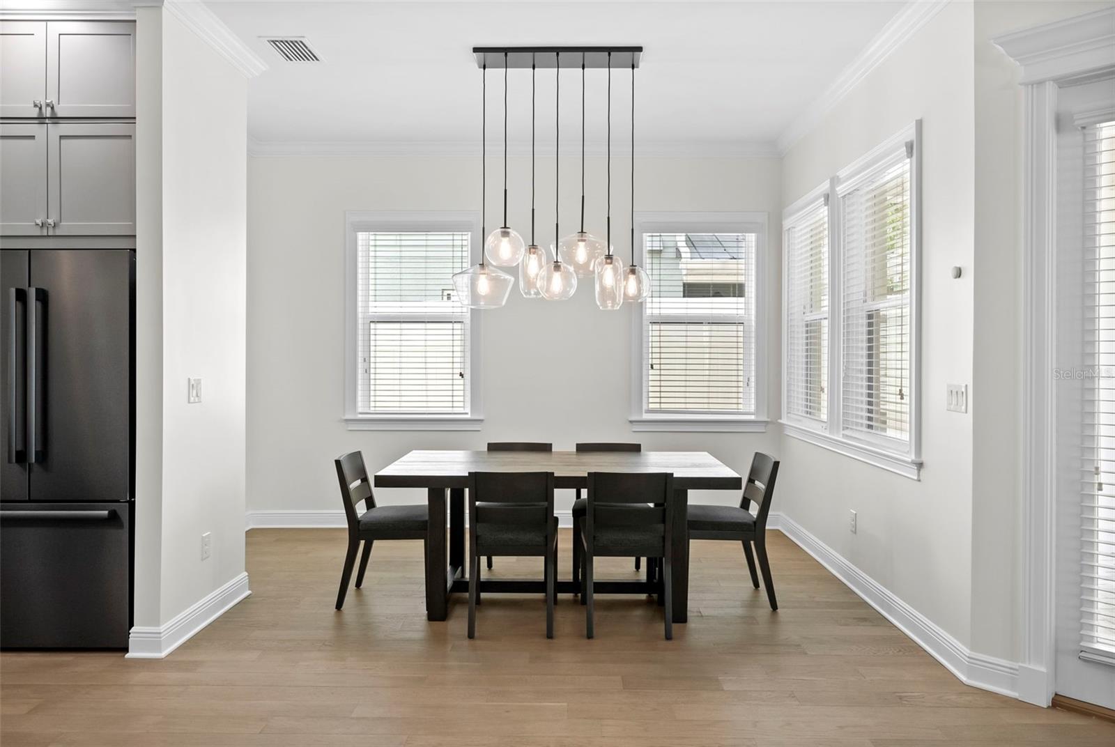 Listing photo id 10 for 2905 San Carlos Street