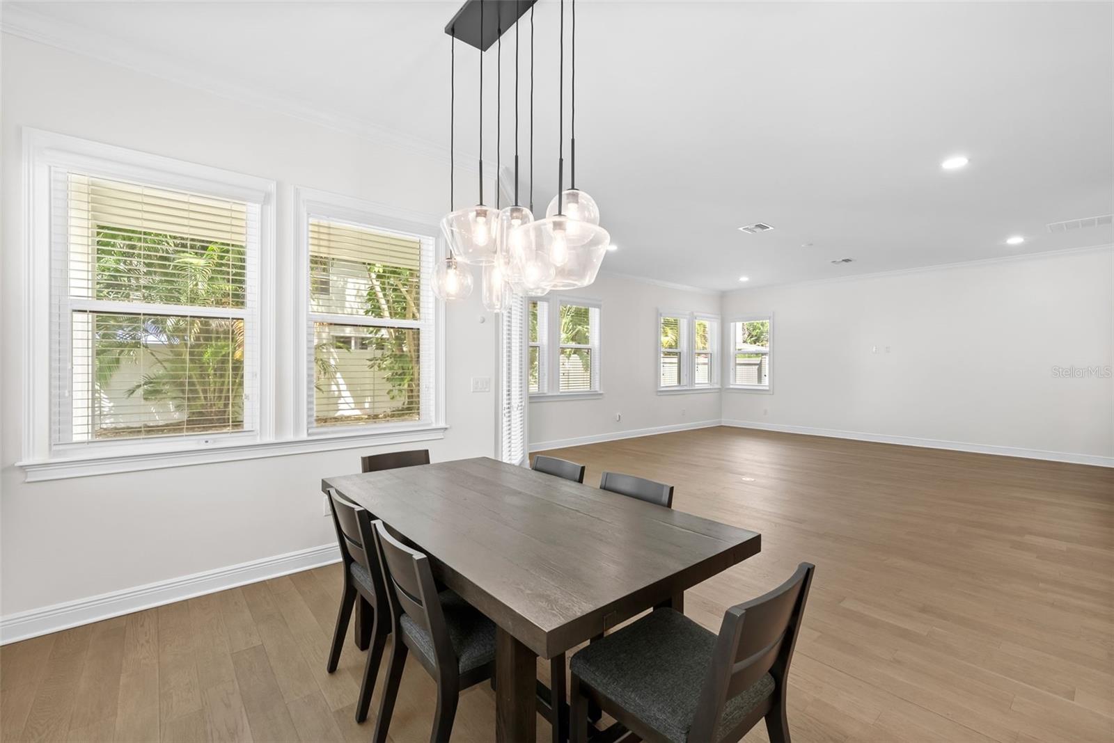 Listing photo id 11 for 2905 San Carlos Street