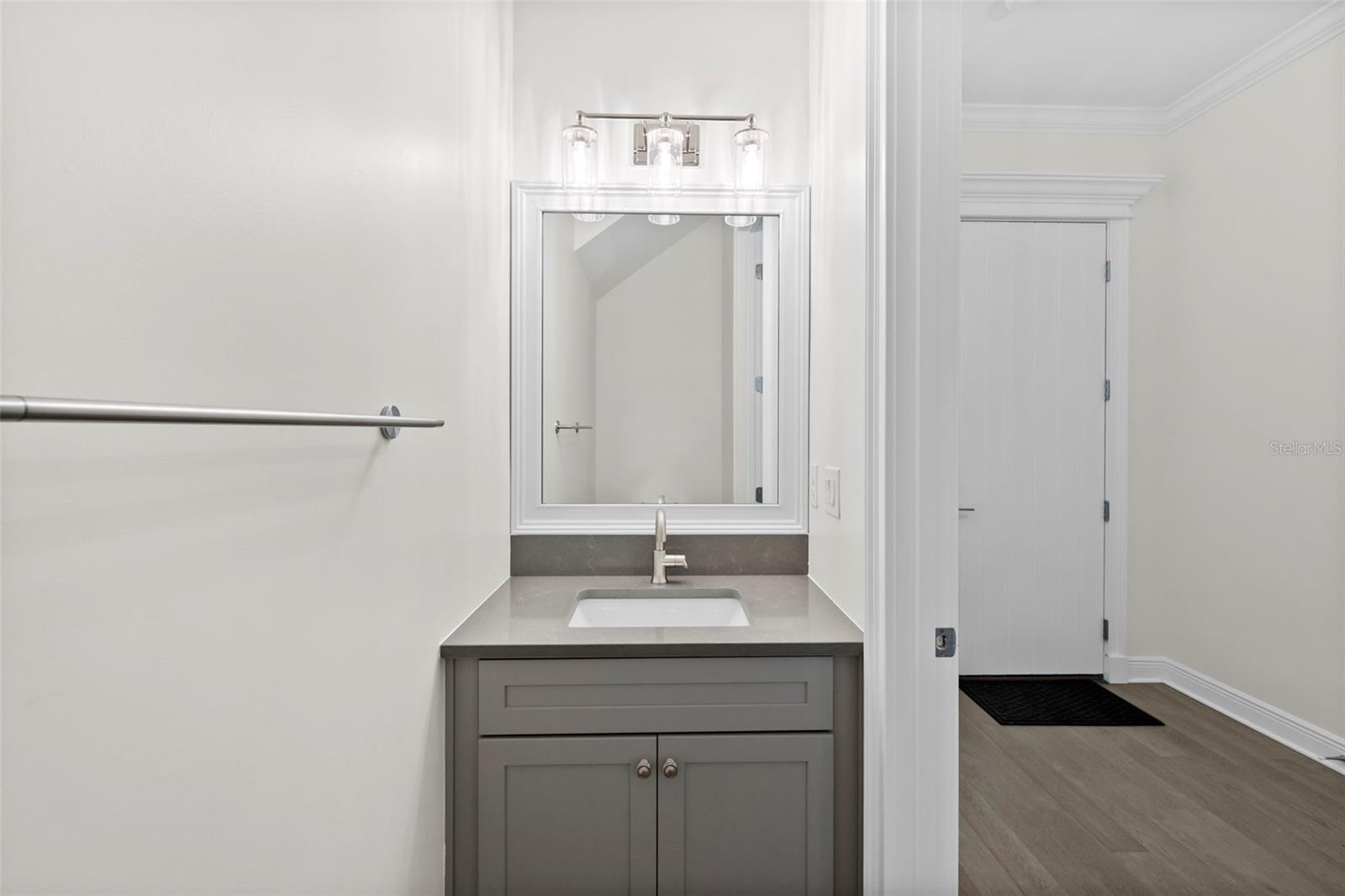 Listing photo id 12 for 2905 San Carlos Street