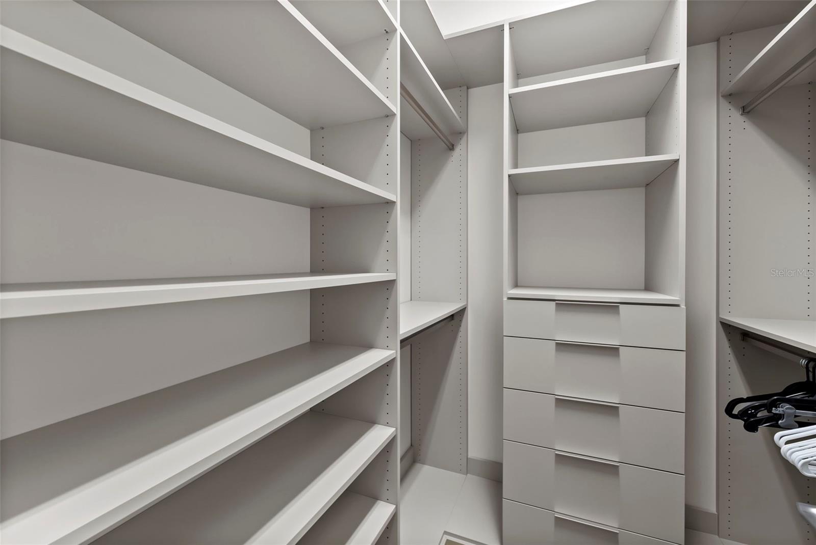 Listing photo id 19 for 2905 San Carlos Street