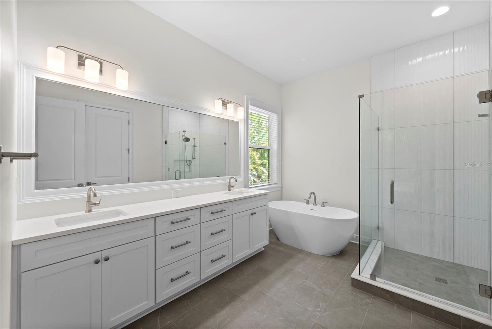 Listing photo id 21 for 2905 San Carlos Street