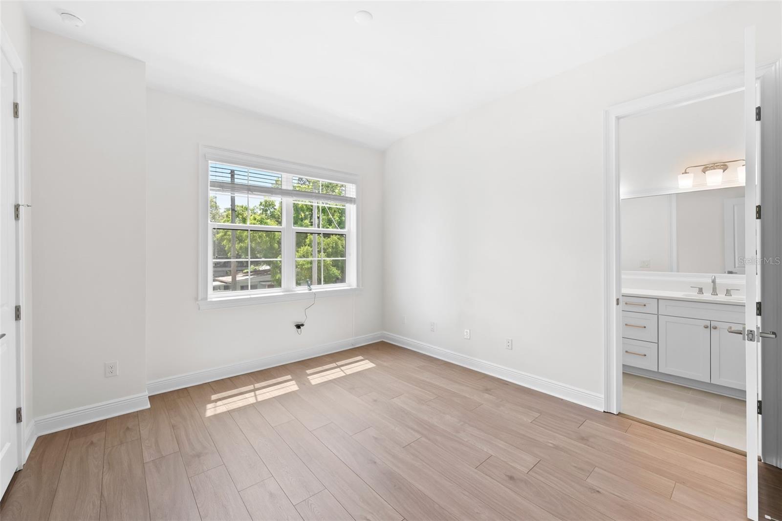 Listing photo id 24 for 2905 San Carlos Street