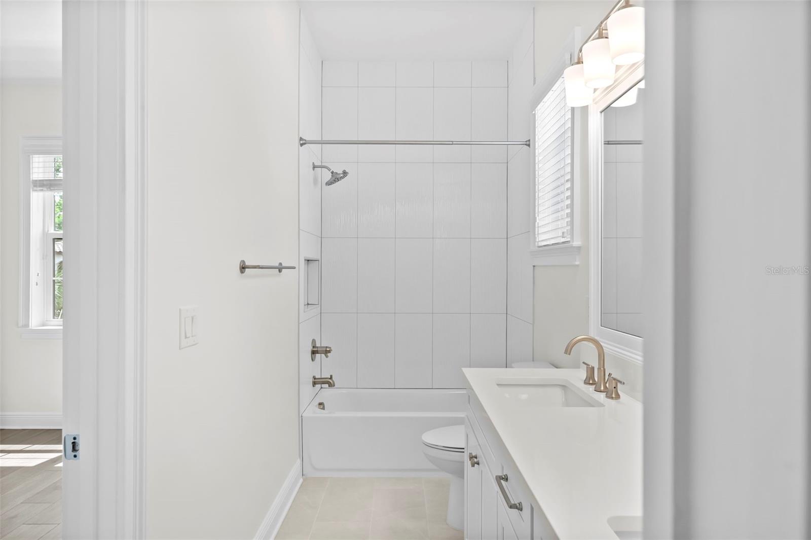 Listing photo id 26 for 2905 San Carlos Street