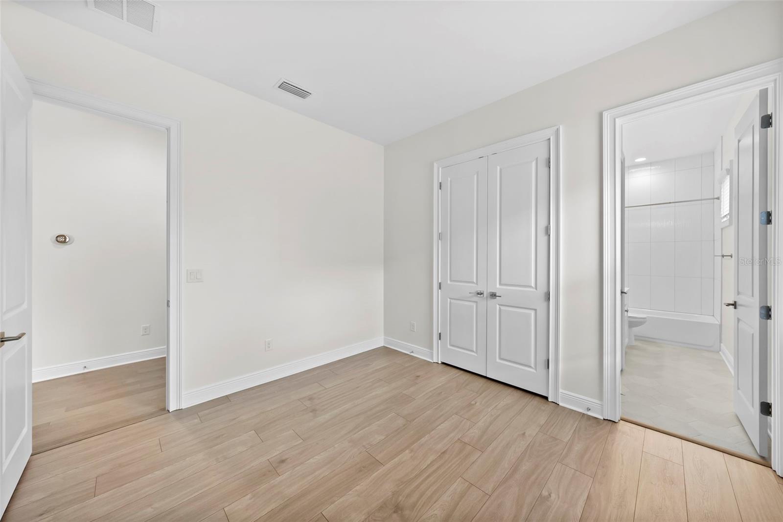 Listing photo id 29 for 2905 San Carlos Street