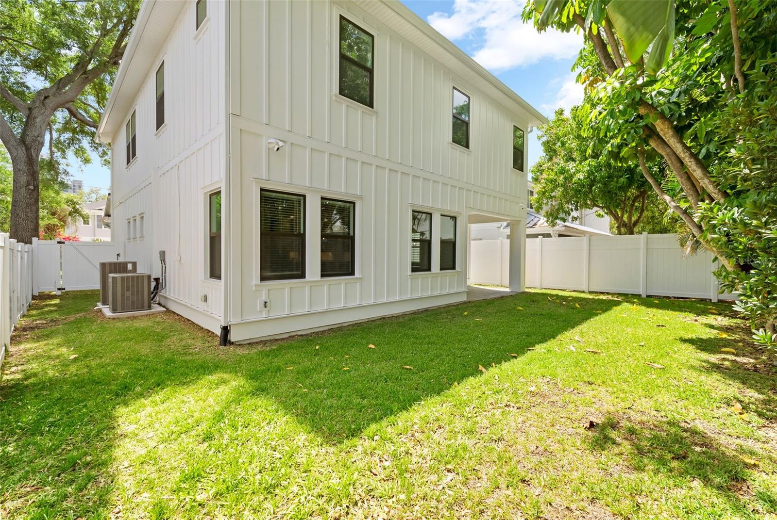 Listing photo id 33 for 2905 San Carlos Street