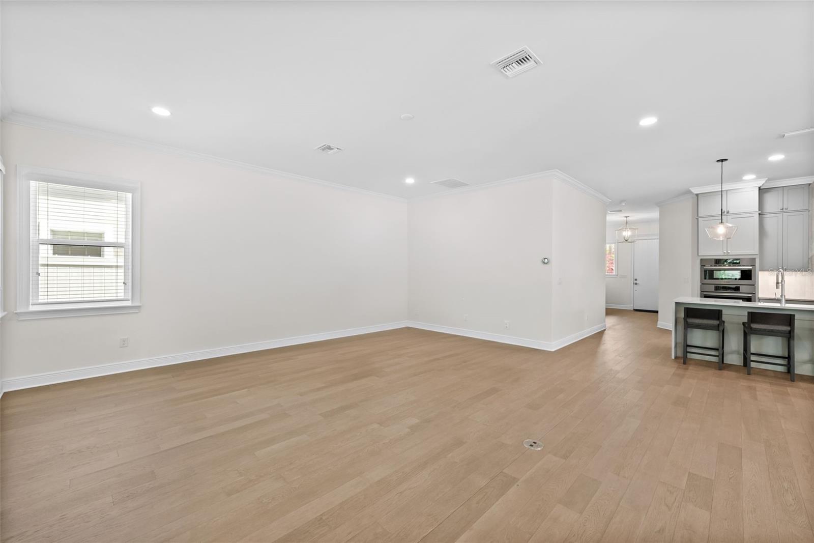 Listing photo id 7 for 2905 San Carlos Street