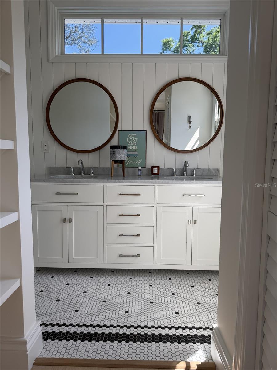 Image 13 of 18 For 2424 Summerwood Court