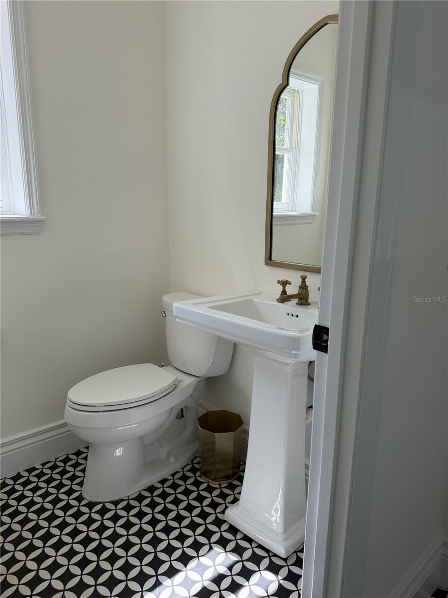 Image 4 of 18 For 2424 Summerwood Court