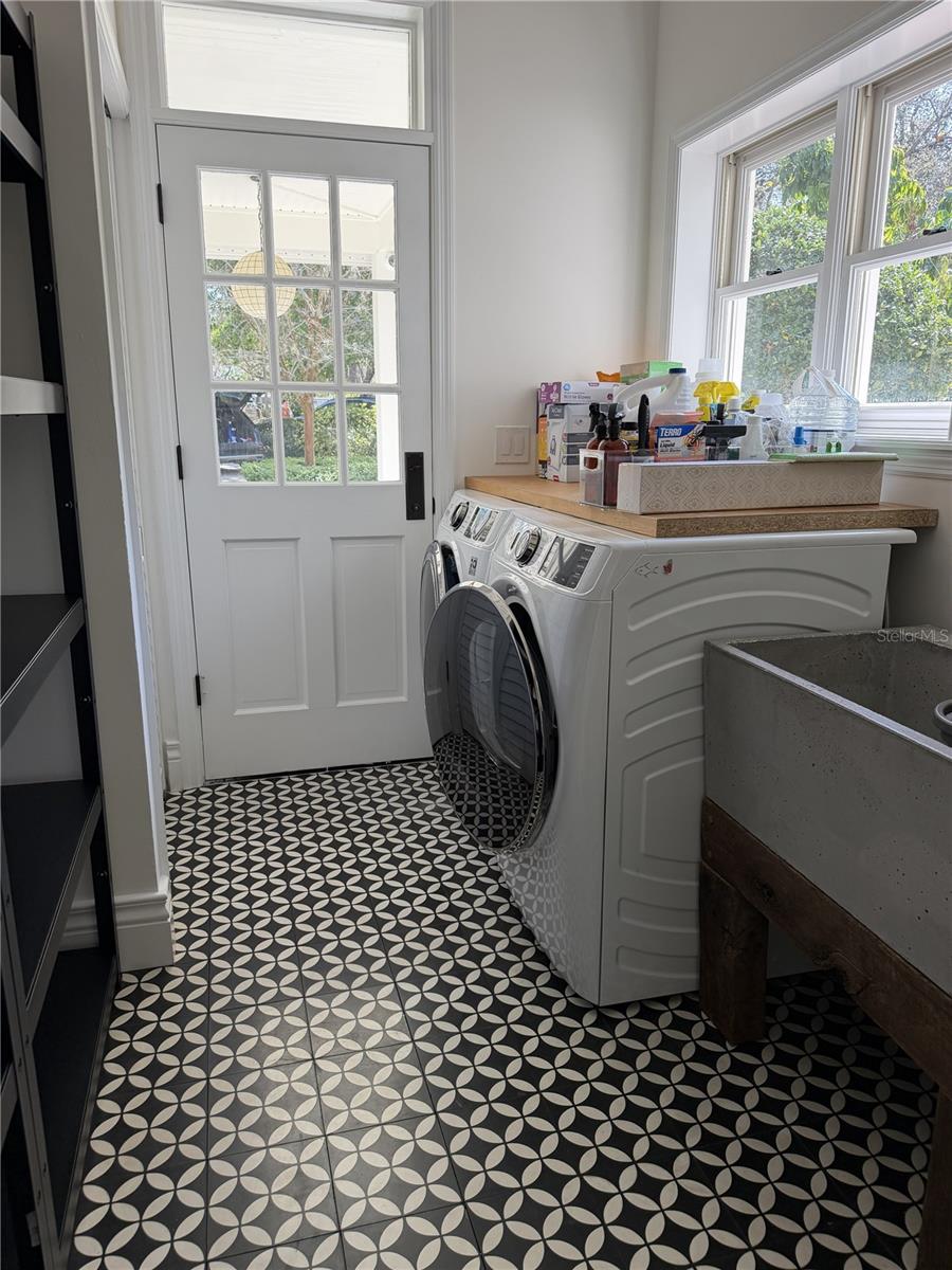 Image 5 of 18 For 2424 Summerwood Court