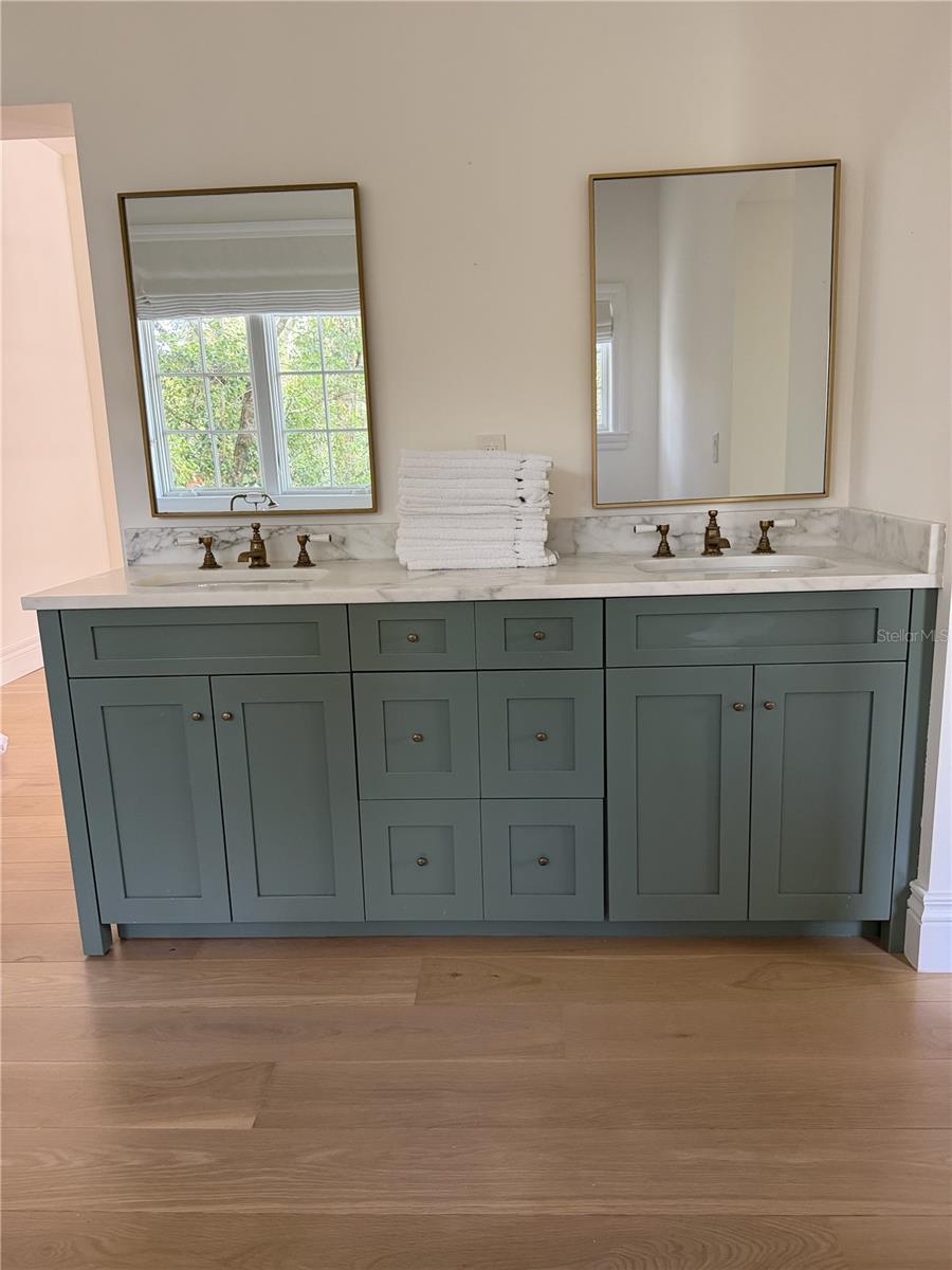 Image 9 of 18 For 2424 Summerwood Court