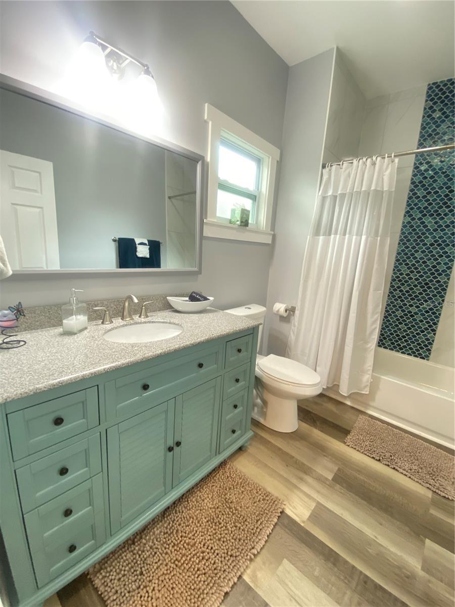 Image 11 of 23 For 808 Grove Street N 808