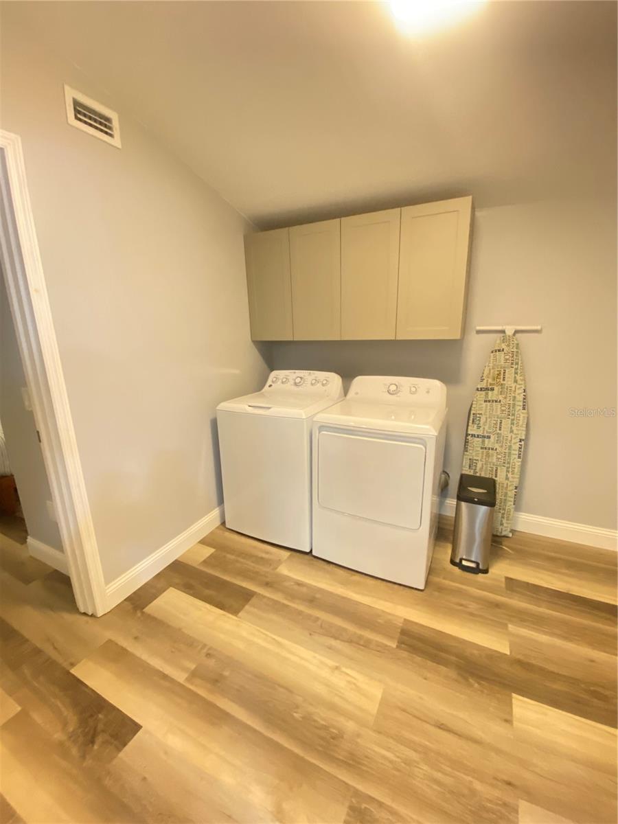 Image 13 of 23 For 808 Grove Street N 808