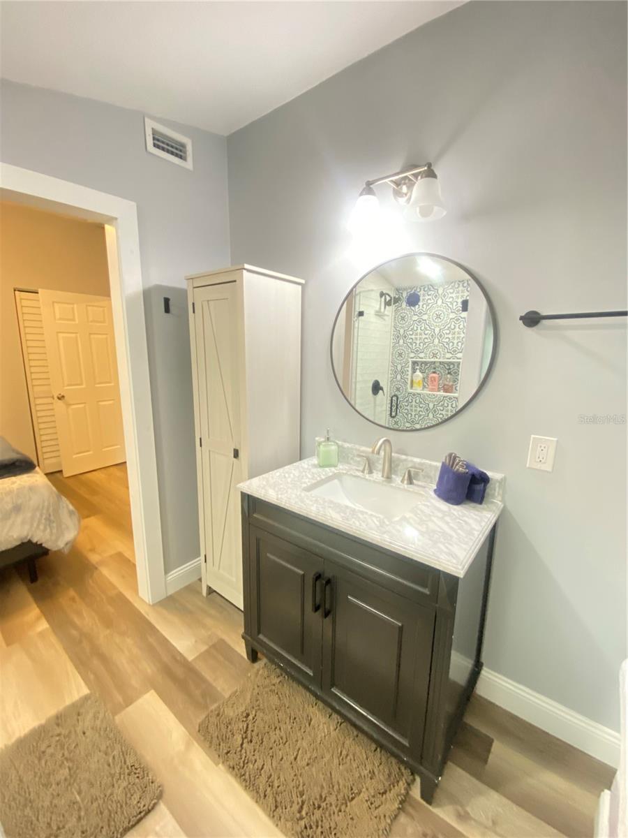 Image 17 of 23 For 808 Grove Street N 808