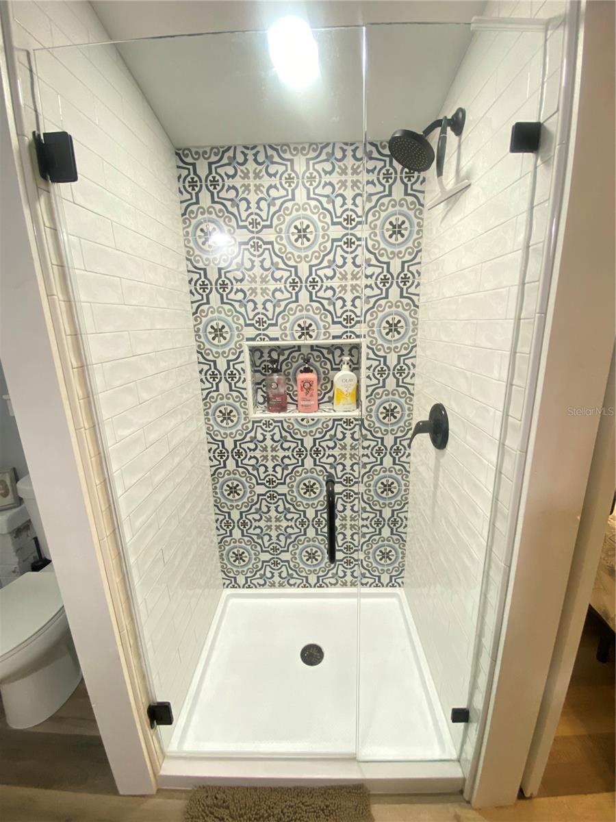 Image 18 of 23 For 808 Grove Street N 808