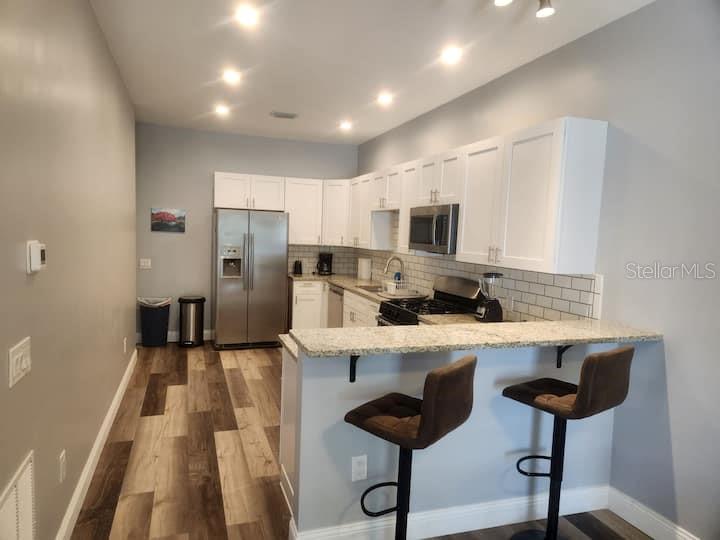 Image 6 of 23 For 808 Grove Street N 808