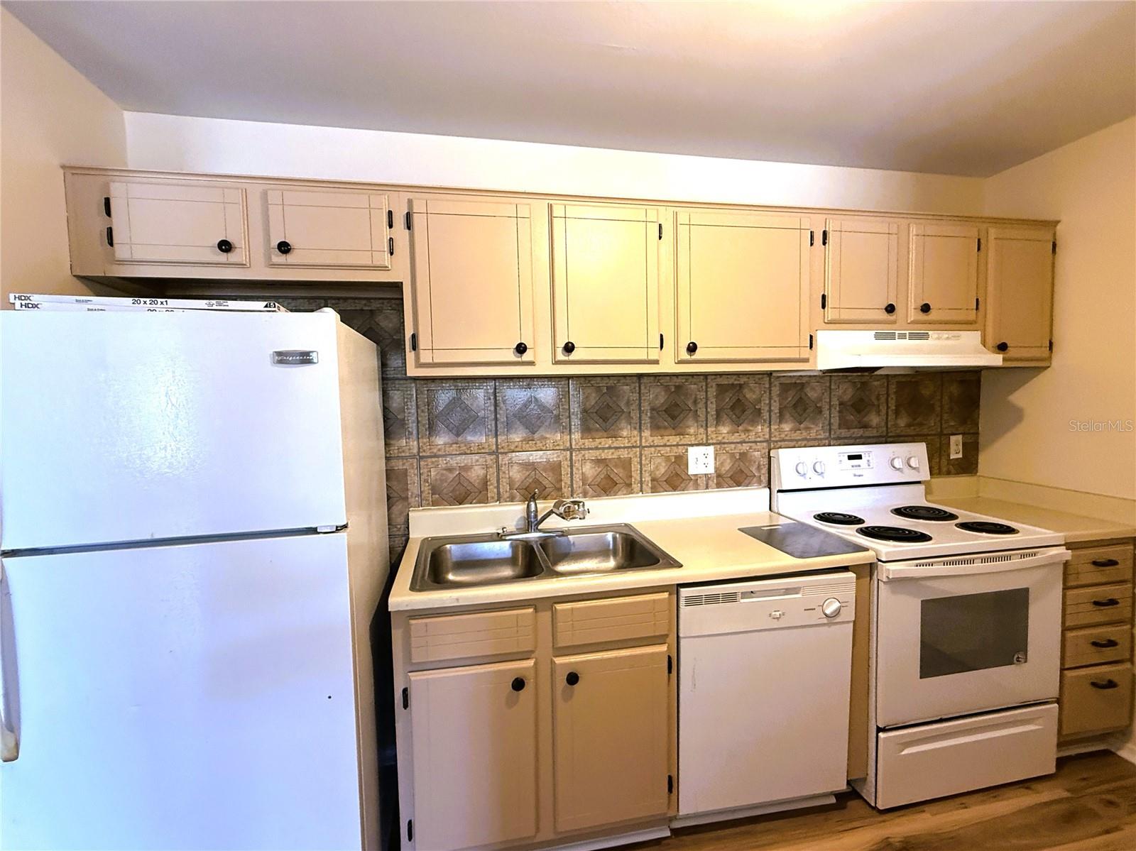 Image 4 of 24 For 1400 Gandy Boulevard N 505