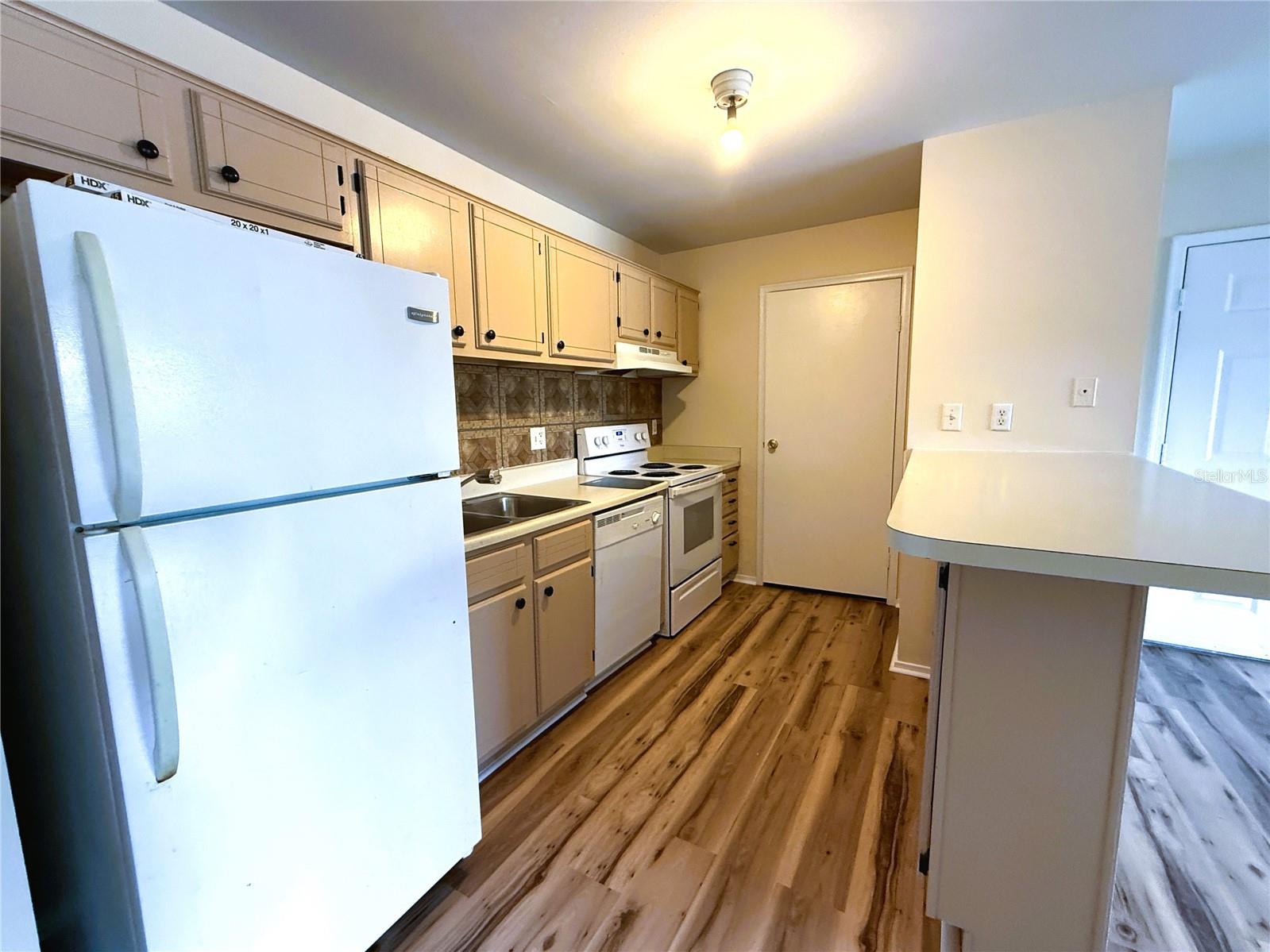 Image 5 of 24 For 1400 Gandy Boulevard N 505