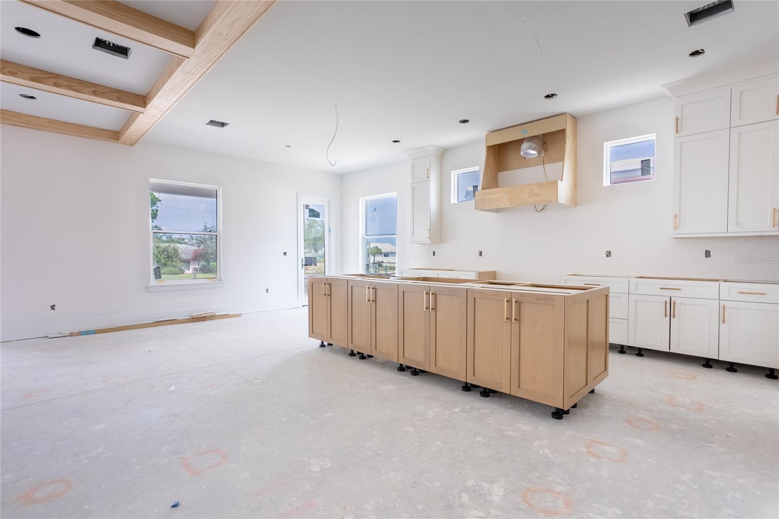 Listing photo id 8 for 2071 Illinois Avenue Ne