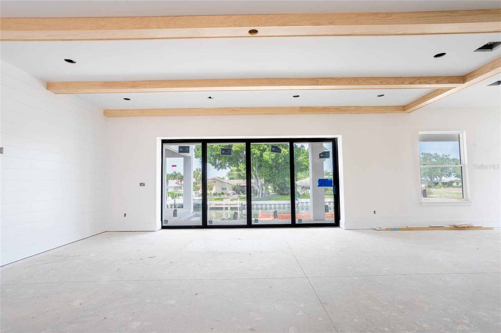 Listing photo id 12 for 2071 Illinois Avenue Ne