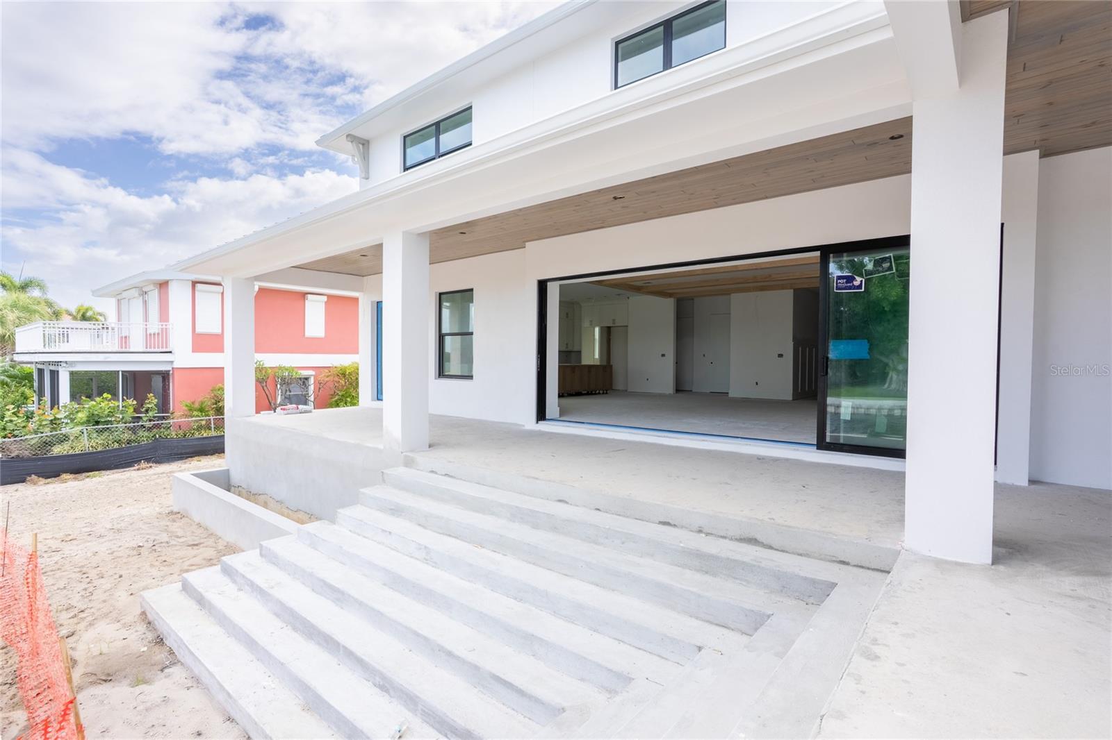 Listing photo id 21 for 2071 Illinois Avenue Ne