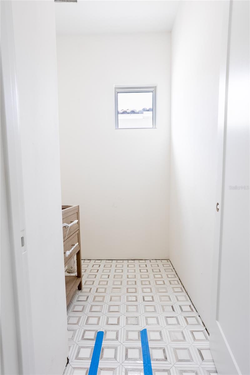 Listing photo id 31 for 2071 Illinois Avenue Ne