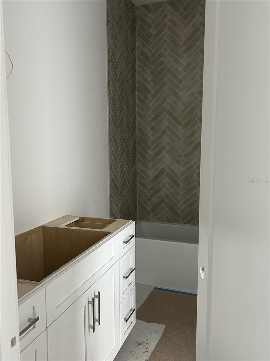 Listing photo id 36 for 2071 Illinois Avenue Ne