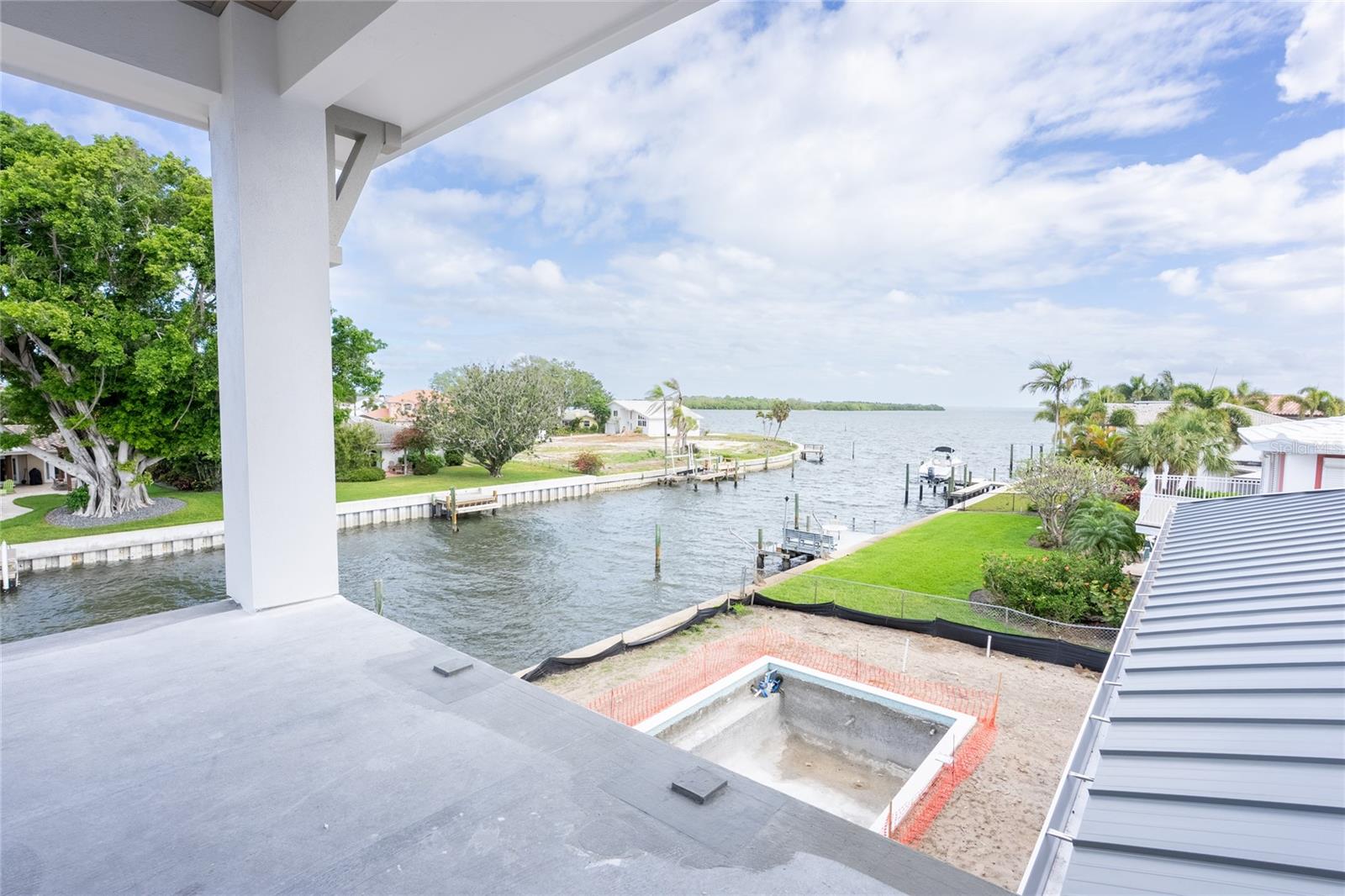 Listing photo id 3 for 2071 Illinois Avenue Ne