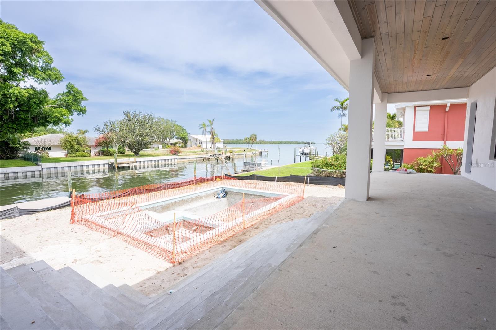 Listing photo id 4 for 2071 Illinois Avenue Ne