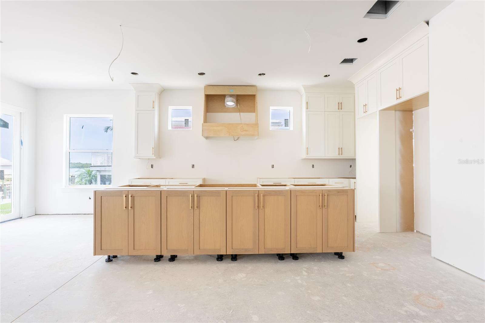 Listing photo id 6 for 2071 Illinois Avenue Ne