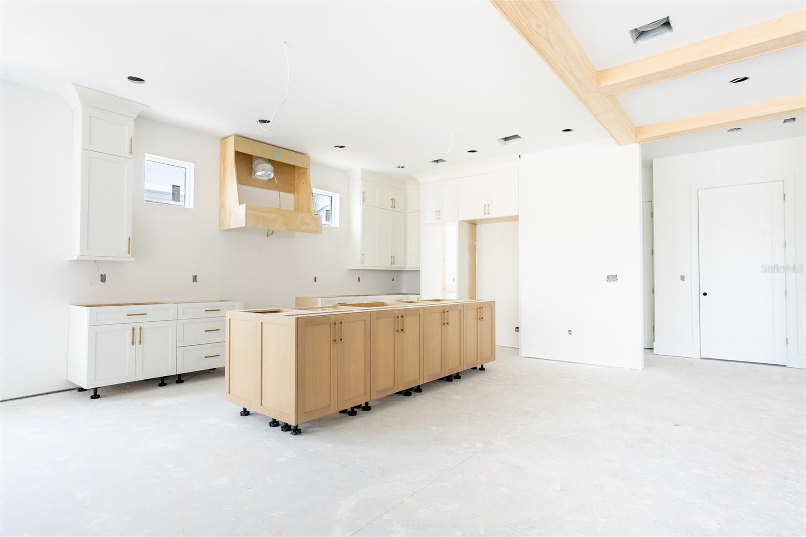 Listing photo id 7 for 2071 Illinois Avenue Ne