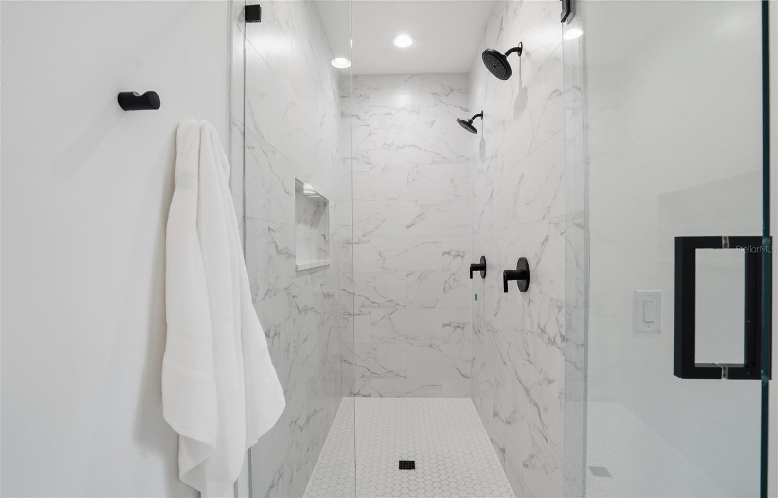 Listing photo id 8 for 3002 Platt  3