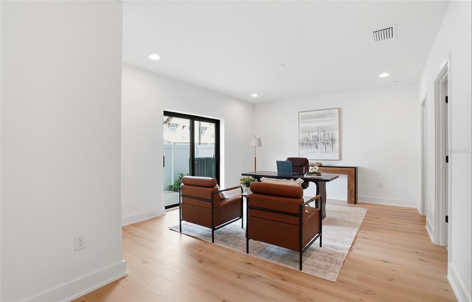 Listing photo id 1 for 3002 Platt  3