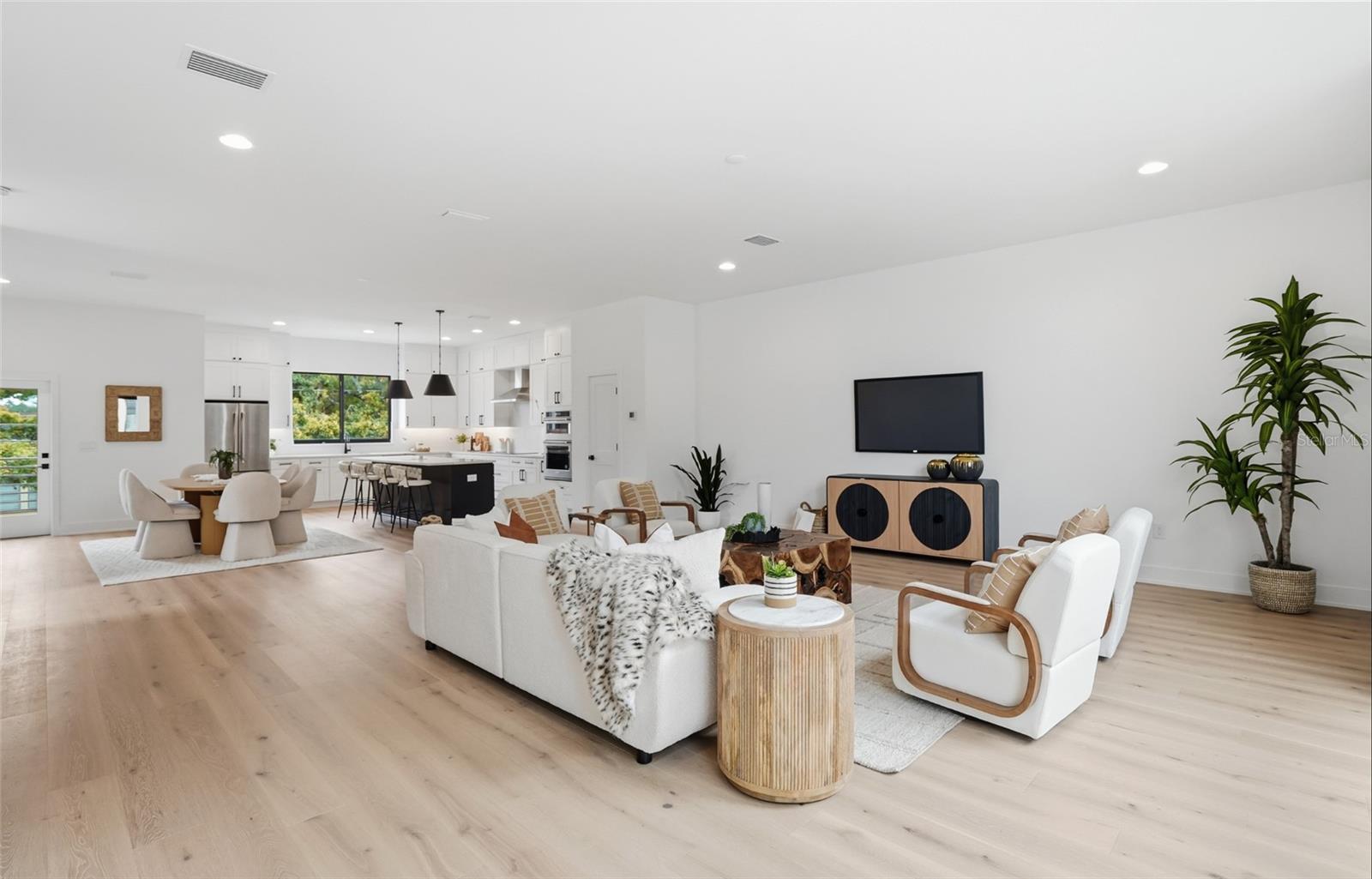 Listing photo id 4 for 3002 Platt  3