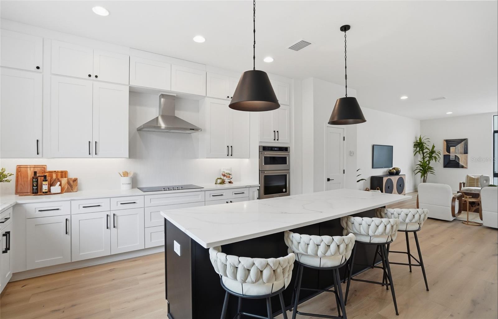 Listing photo id 6 for 3002 Platt  3