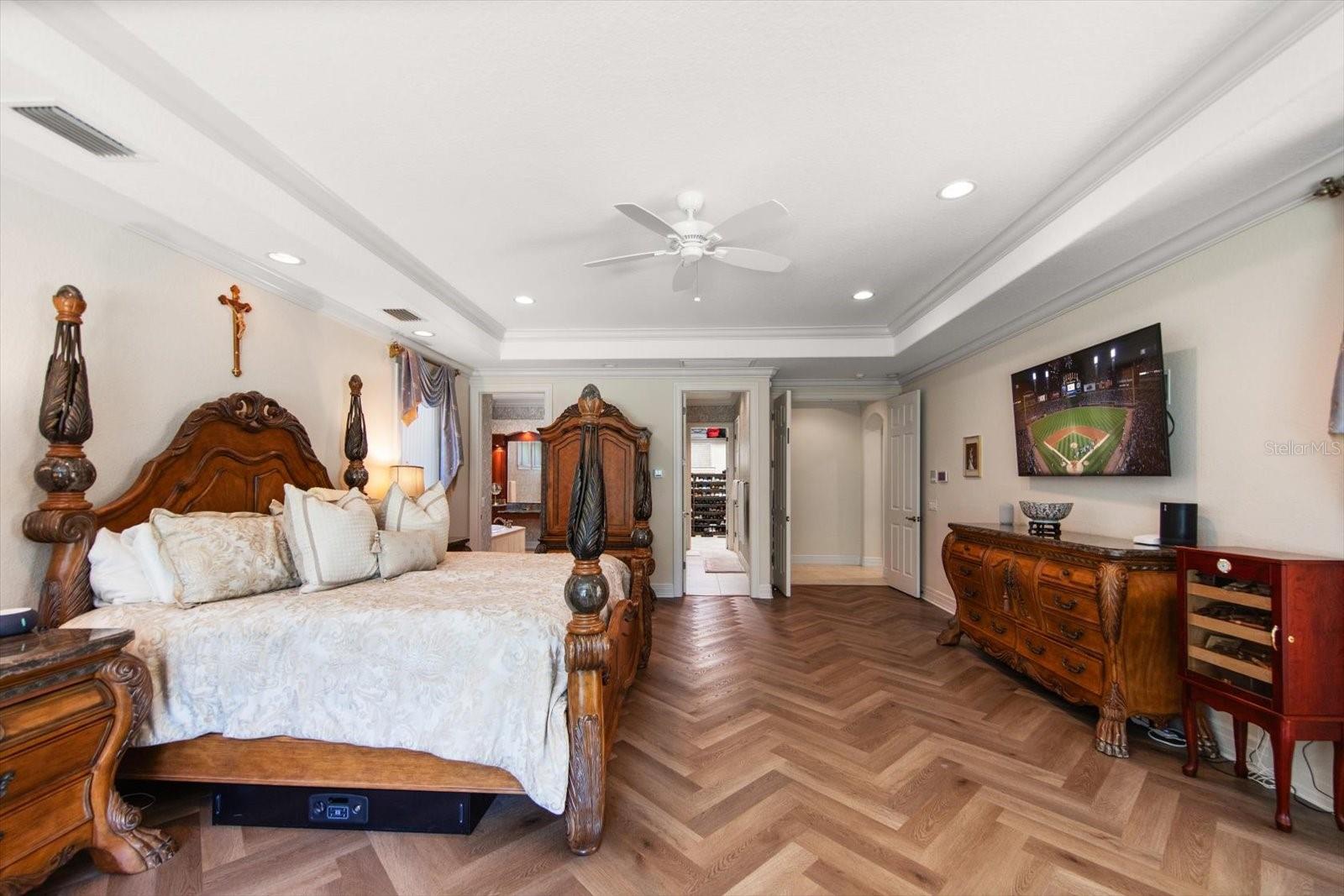 Image 23 of 53 For 305 Eastleigh Drive