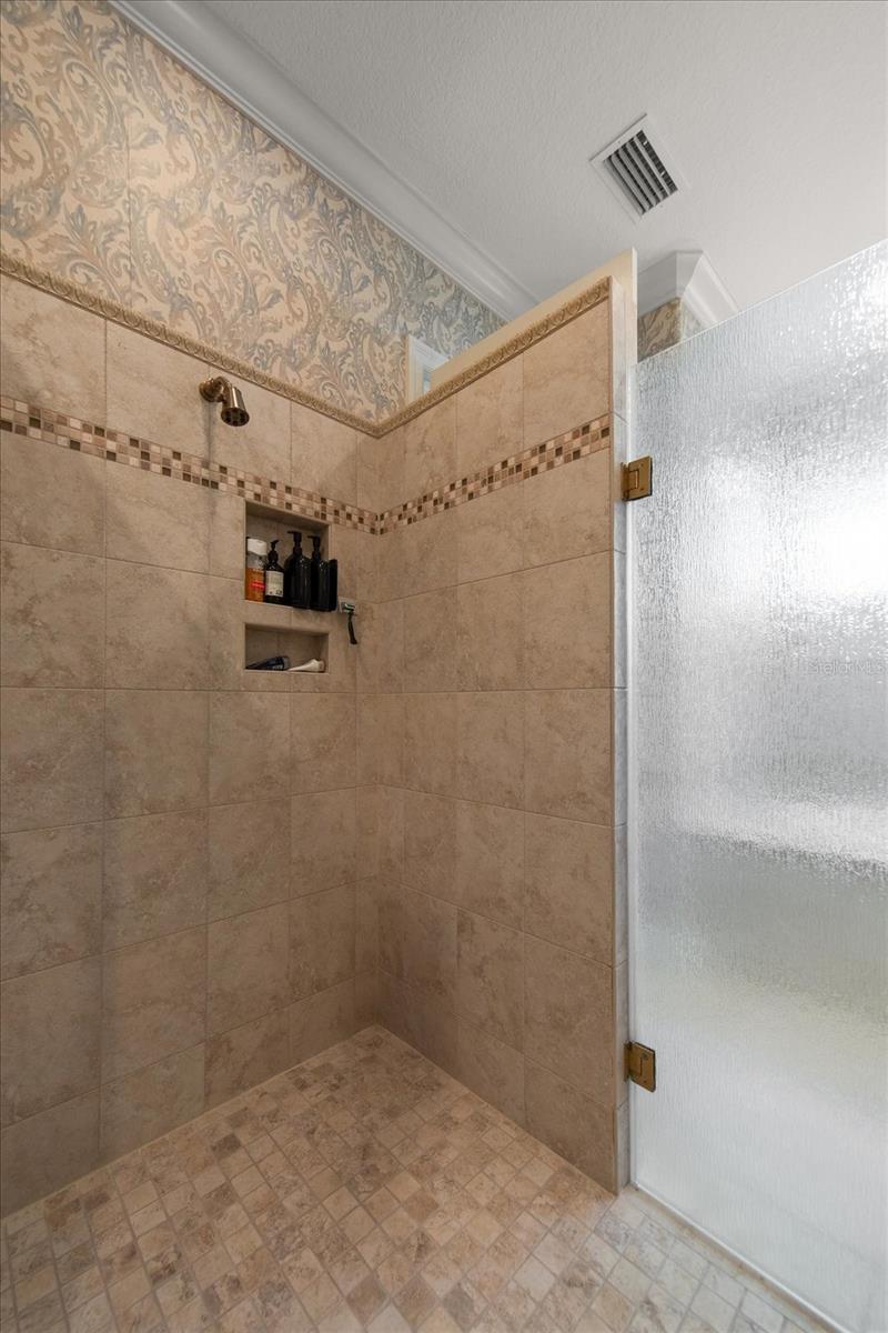 Image 26 of 53 For 305 Eastleigh Drive