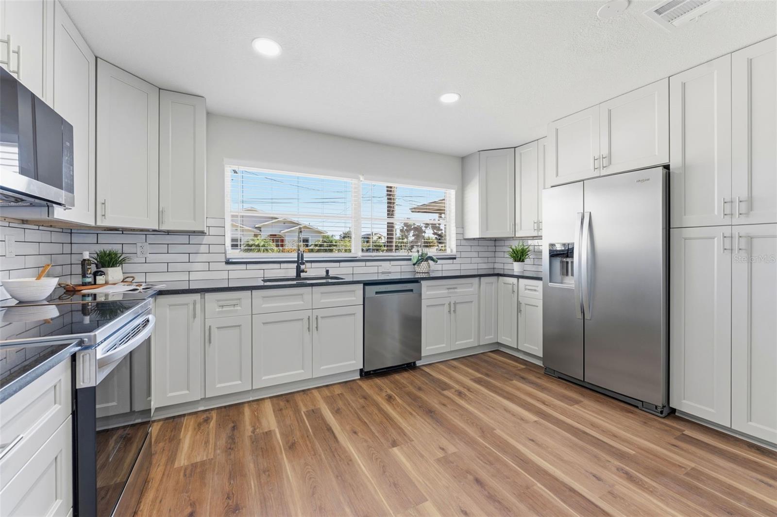 Image 11 of 35 For 110 92nd Avenue Ne