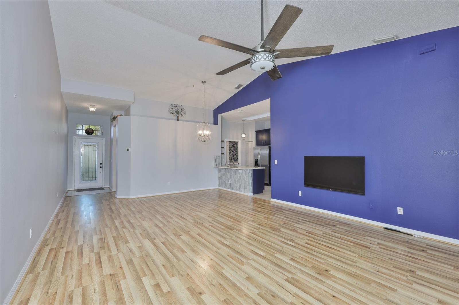 Image 11 of 75 For 2020 Nantucket Drive