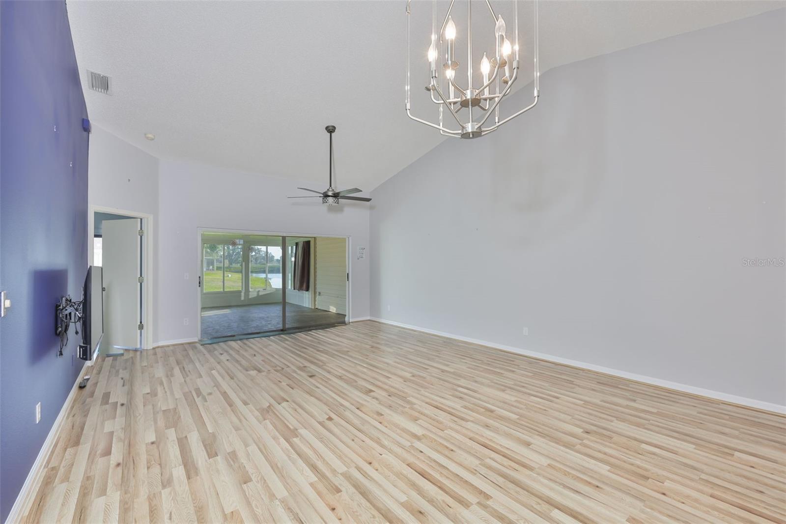 Image 15 of 75 For 2020 Nantucket Drive