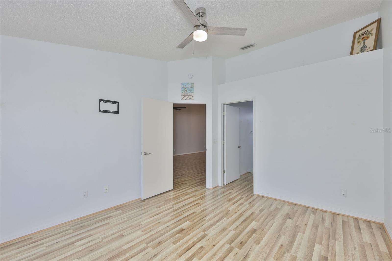 Image 33 of 75 For 2020 Nantucket Drive