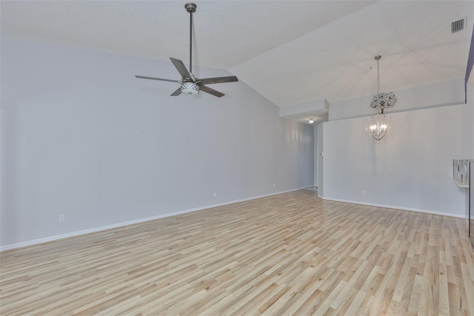 Image 9 of 75 For 2020 Nantucket Drive