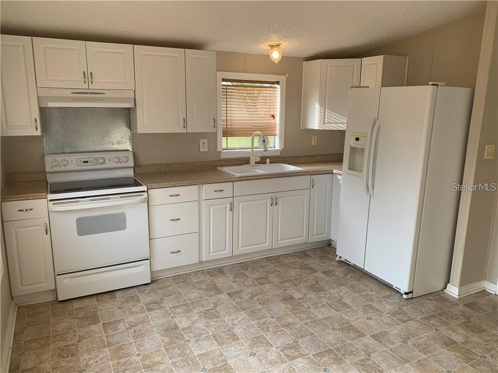 Listing photo id 11 for 8731 Lithia Pinecrest Road