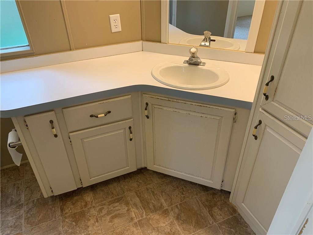 Listing photo id 15 for 8731 Lithia Pinecrest Road