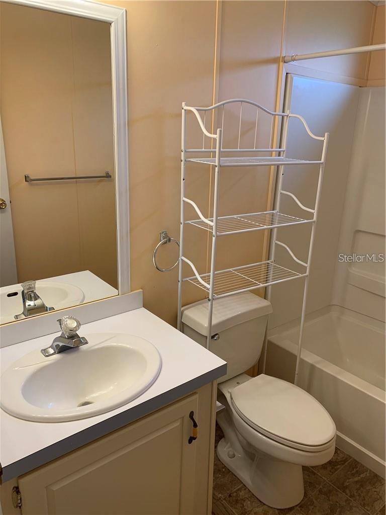 Listing photo id 16 for 8731 Lithia Pinecrest Road