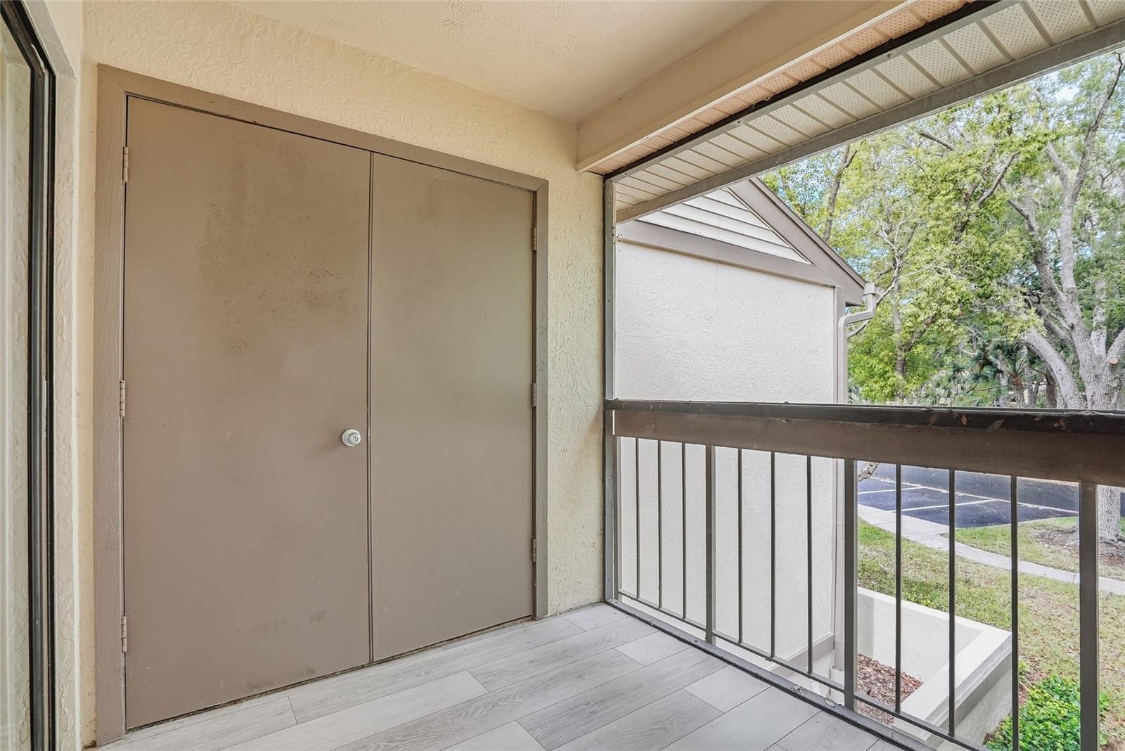 Image 11 of 36 For 130 Woodlake Wynde  130