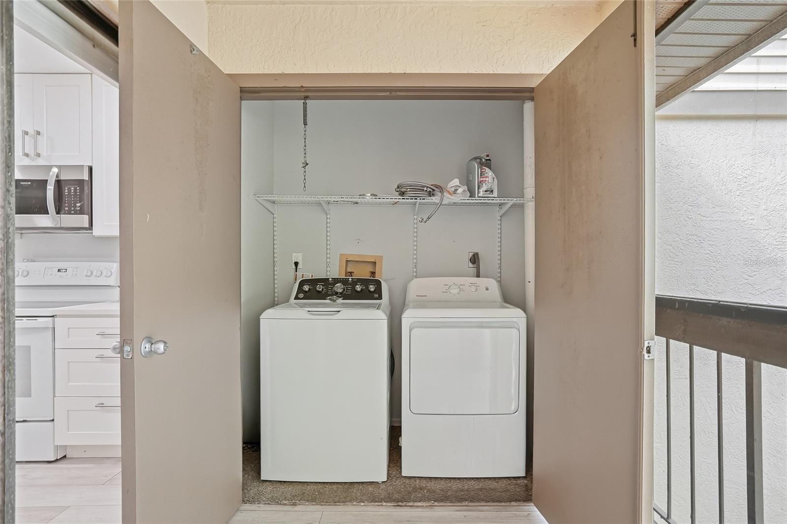 Image 12 of 36 For 130 Woodlake Wynde  130