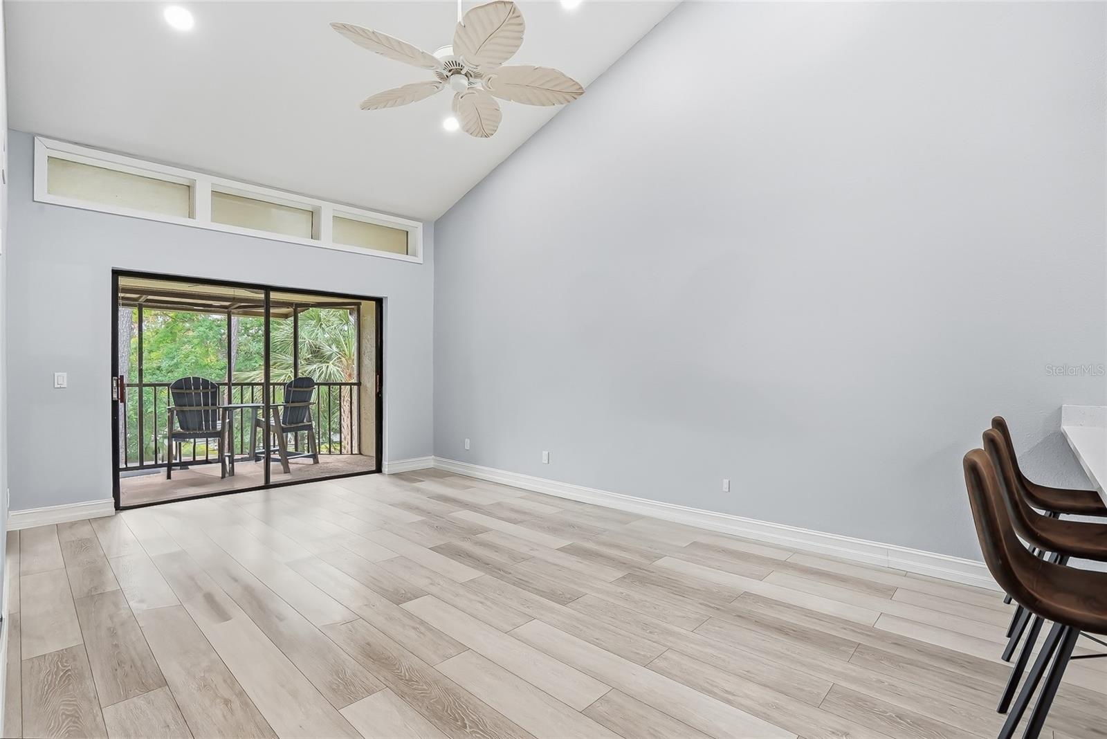 Image 14 of 36 For 130 Woodlake Wynde  130