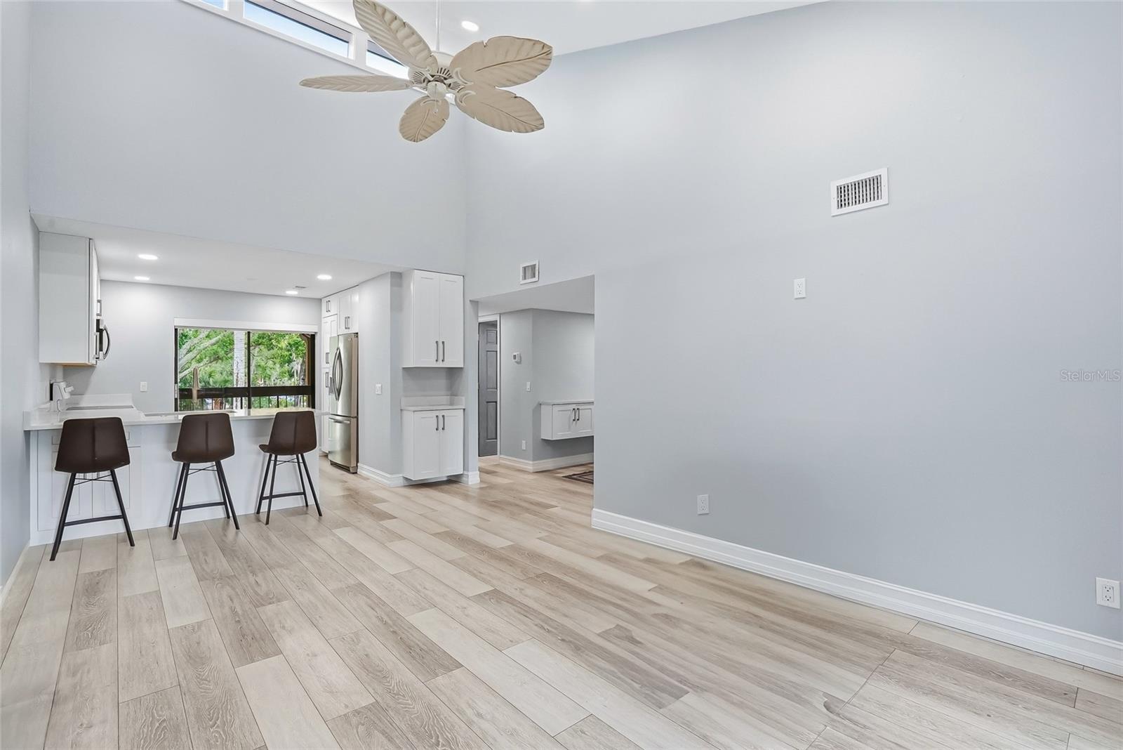 Image 16 of 36 For 130 Woodlake Wynde  130